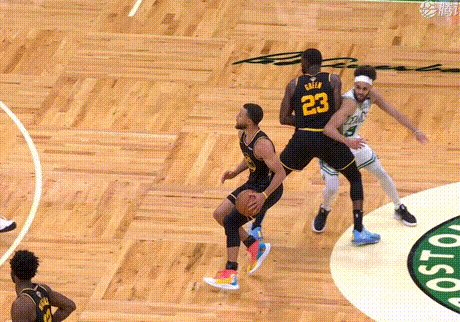 电竞直播入口-遭遇垫脚+被压左腿 肉搏大战令库里伤痕累累